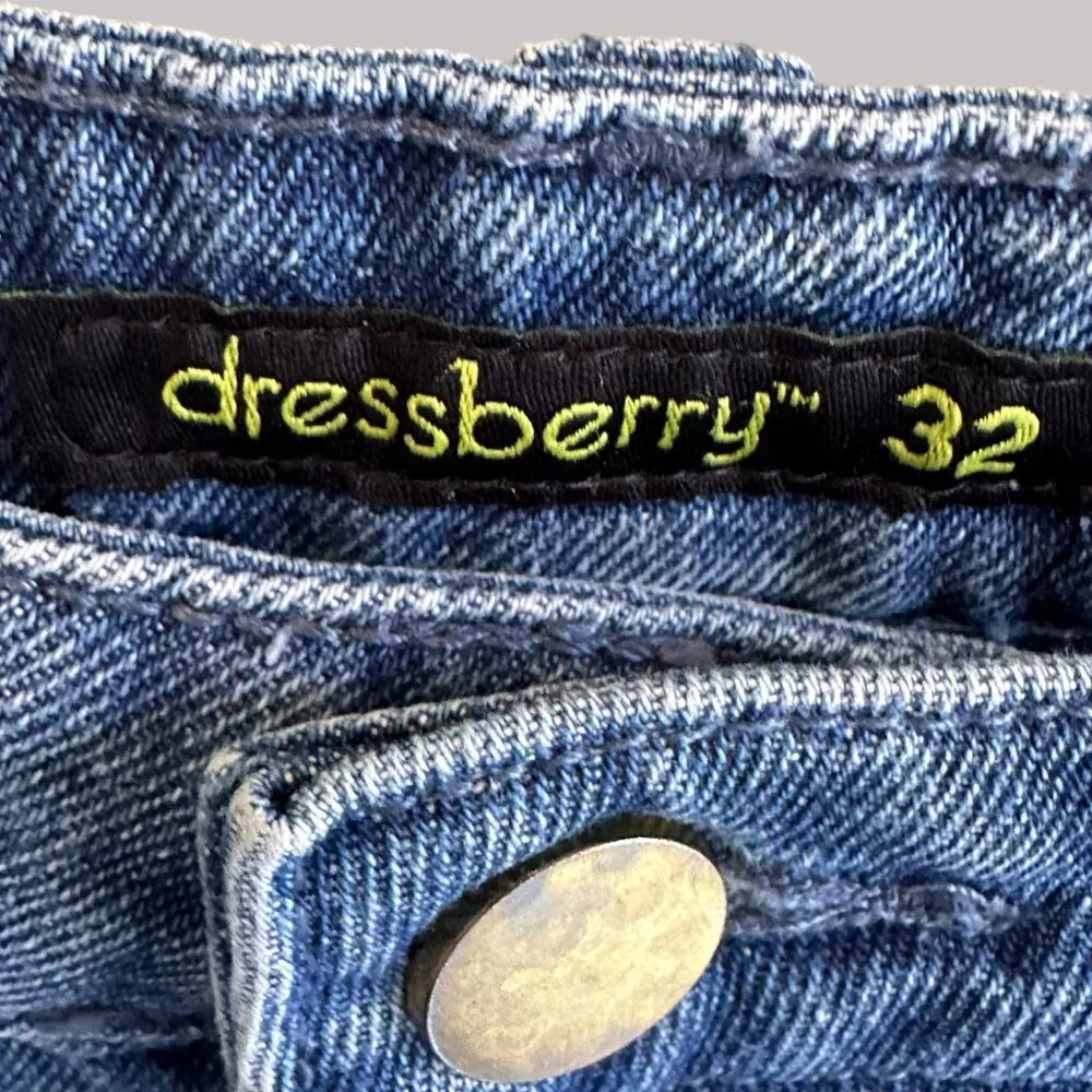 Dressberry Distressed Women's Cotton Denim Shorts 32 W/ Frayed Hem & Pockets